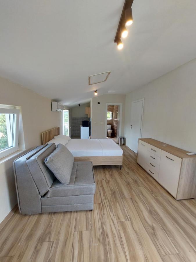 Superb Apartments Virpazar Buitenkant foto