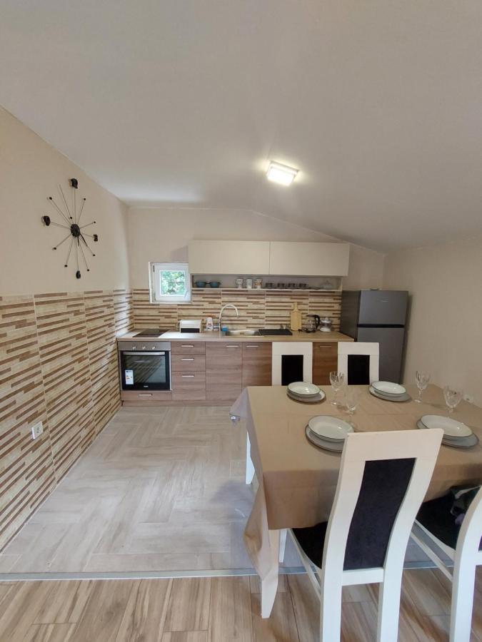 Superb Apartments Virpazar Buitenkant foto