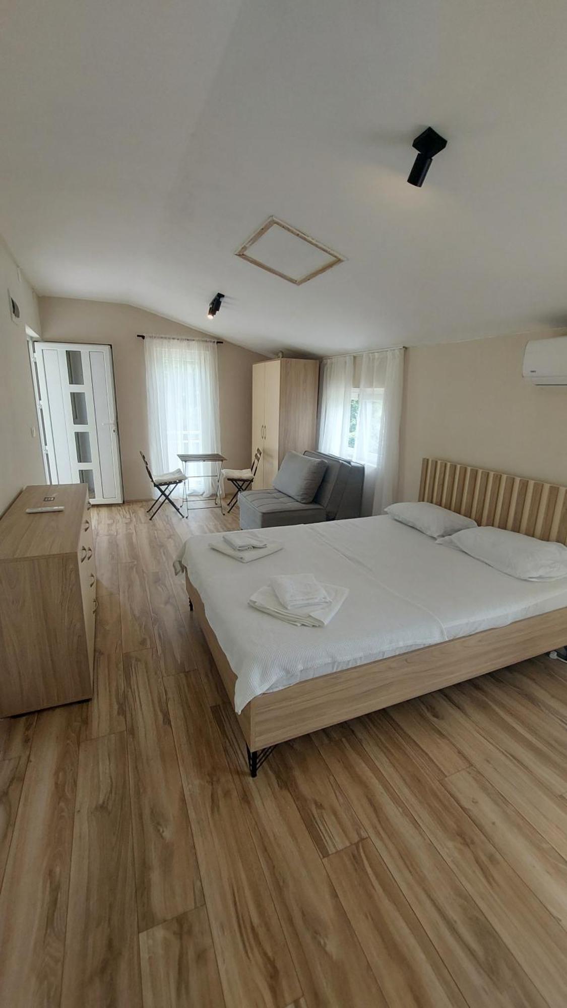 Superb Apartments Virpazar Buitenkant foto