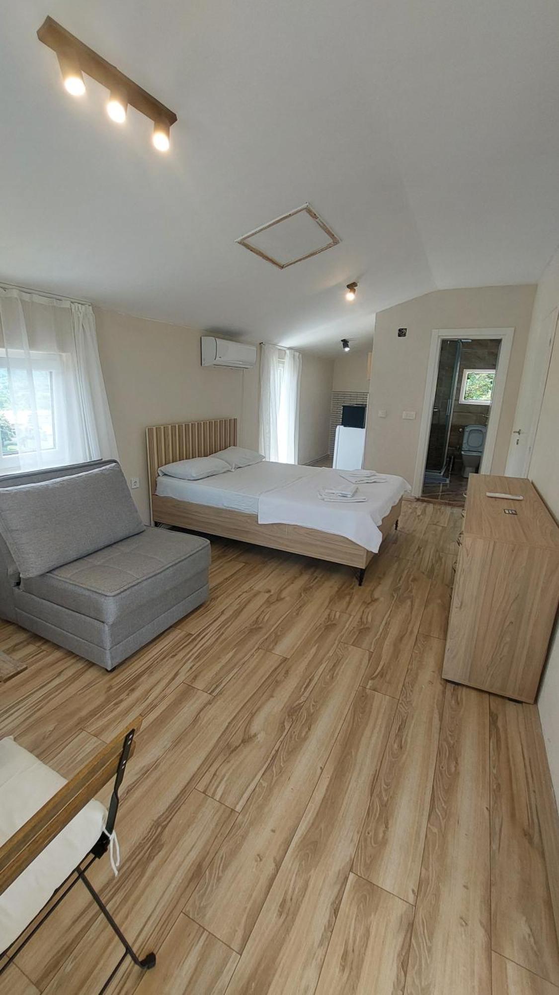 Superb Apartments Virpazar Buitenkant foto